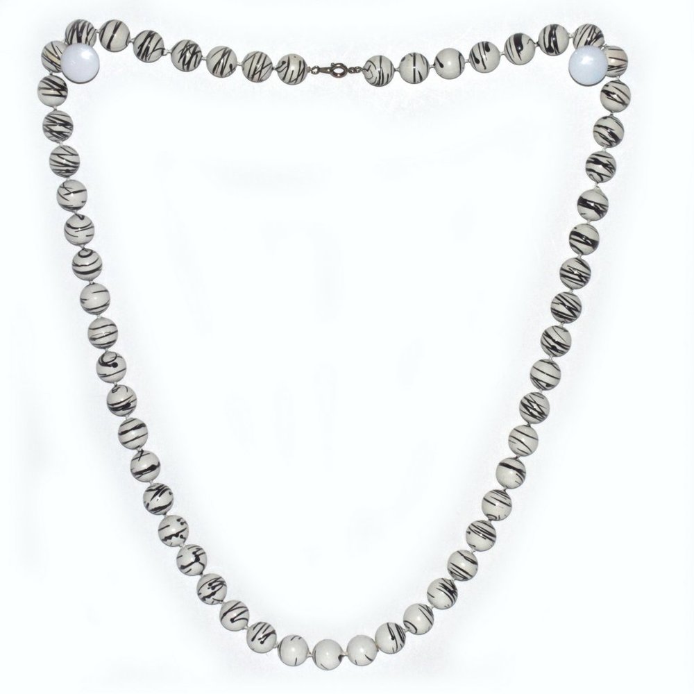 Vintage White W/ Black Swirl Beaded 30.5" Necklace